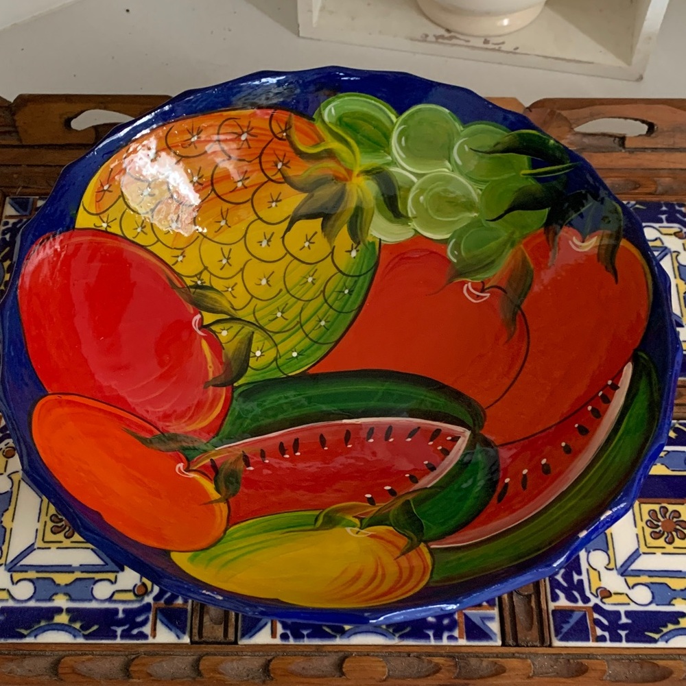 Vintage Talavera Hand painted Folk Art Mexican Pottery Fruit Bowl. Scalloped Rim
